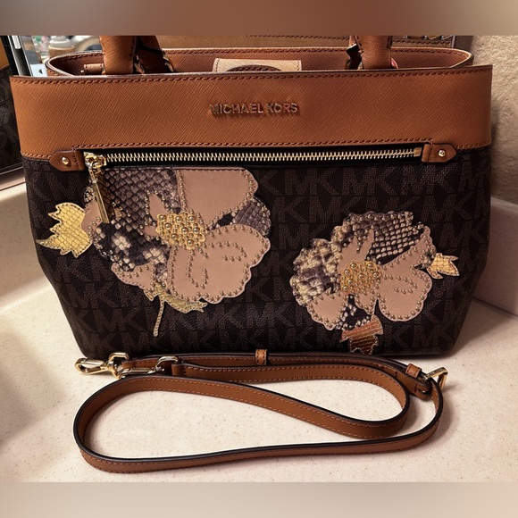 🌸 Michael Kors Women's Hailee Floral Studded  NWOT🌸 - Picture 2 of 10